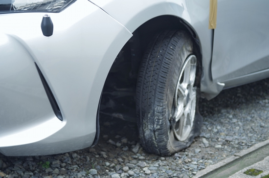 タイヤのバーストの原因は 対処法 予防策を紹介 ジャバpro Shop